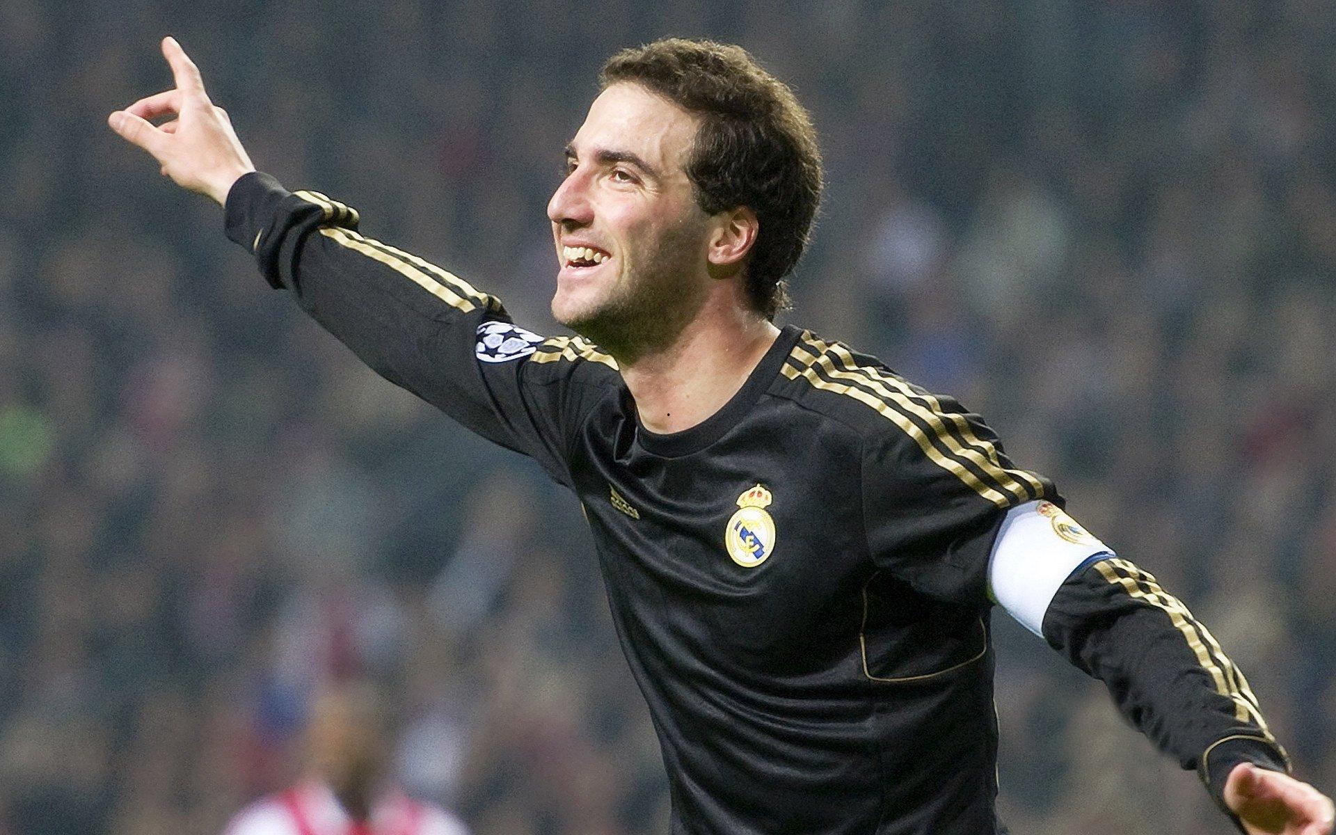 红魔登顶夏季赛场！曼联豪取7分加冕英超夏季系列赛冠军，官方海报见证新赛季曙光