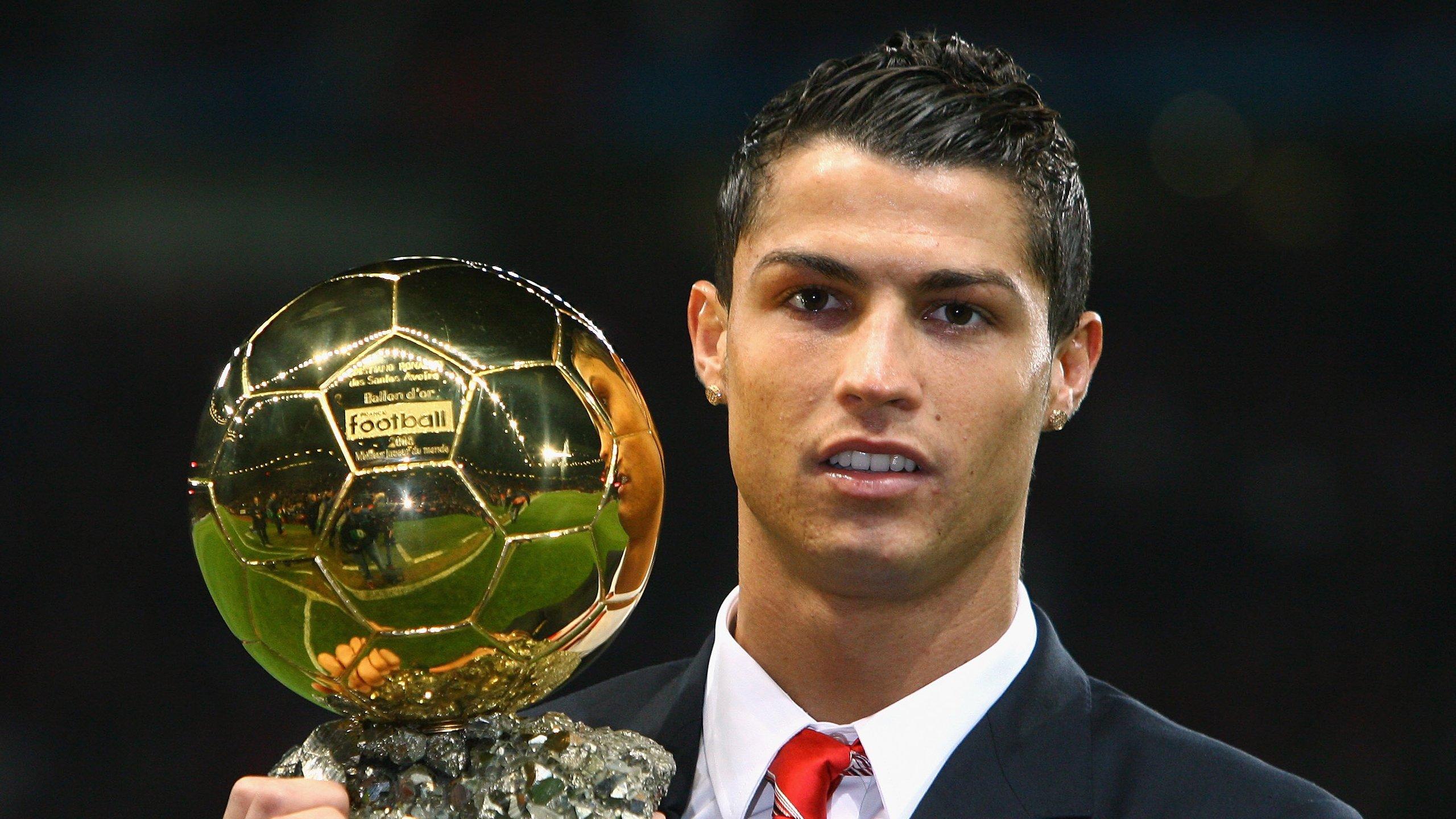 朗尼克坦言曼联无锋阵实属无奈，罗杰斯怒批裁判尺度不一引发争议